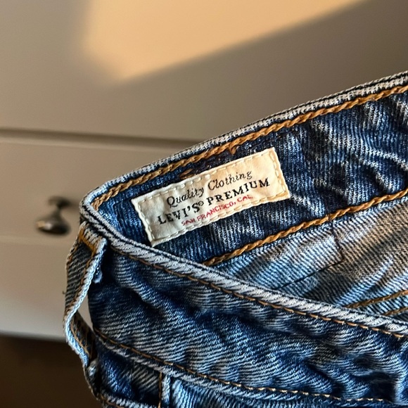 Levi’s EUC Low Loose Denim Jeans - Picture 3 of 10